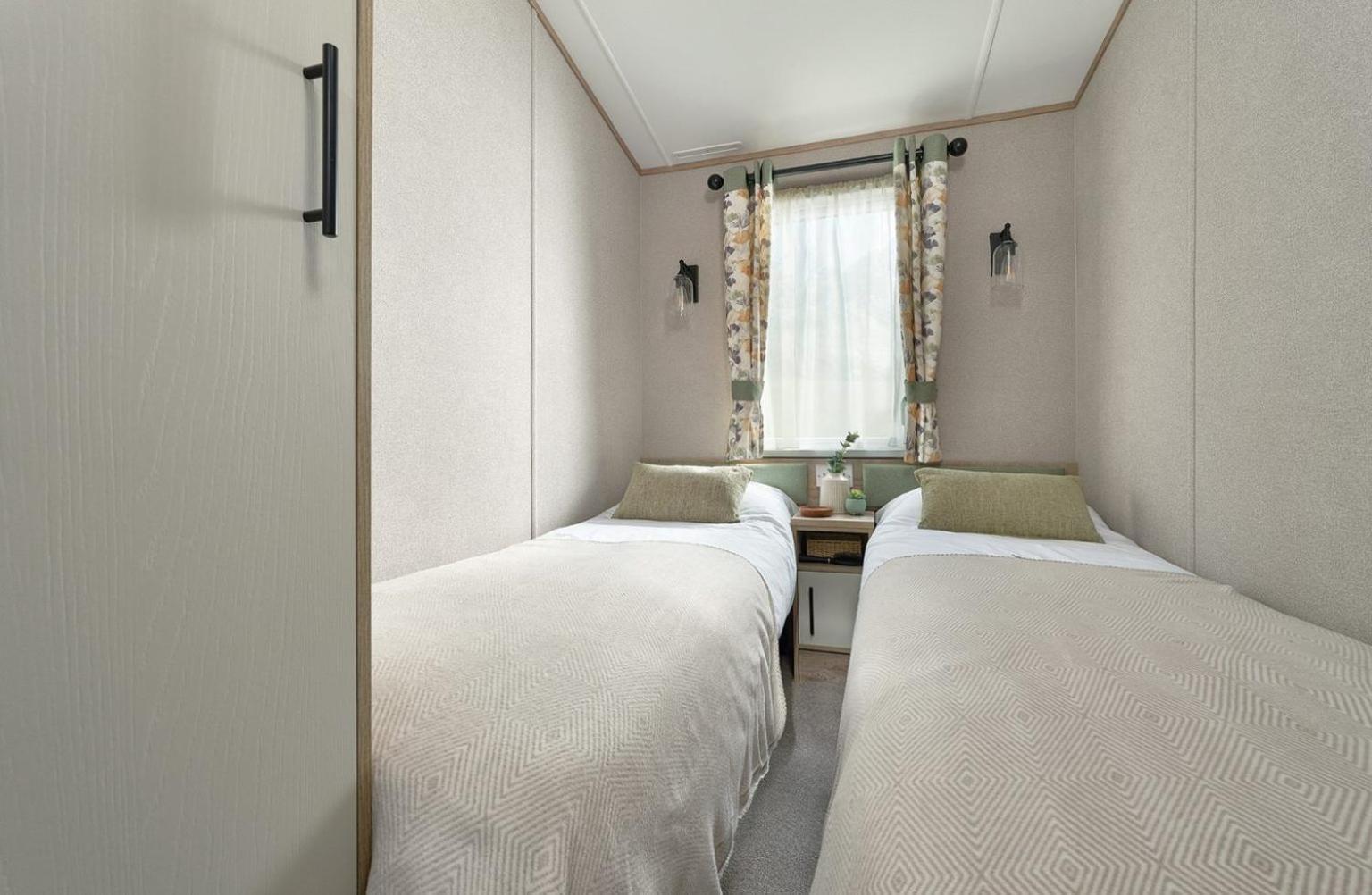 Emma'S Oasis 2-Bedroom Caravan At Durdle Door Sleeps 4 West Lulworth Exterior foto